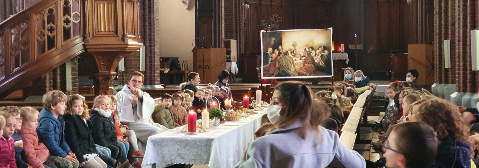 Saint-Timothée-en-Forez : fête du Jeudi Saint avec les enfants de l'école Saint-Laurent