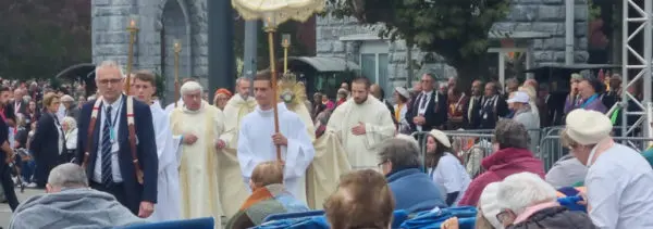 🙏 Médaille De Pèlerinage Du Rosaire – Lourdes – Insigne Religieux – Occasion