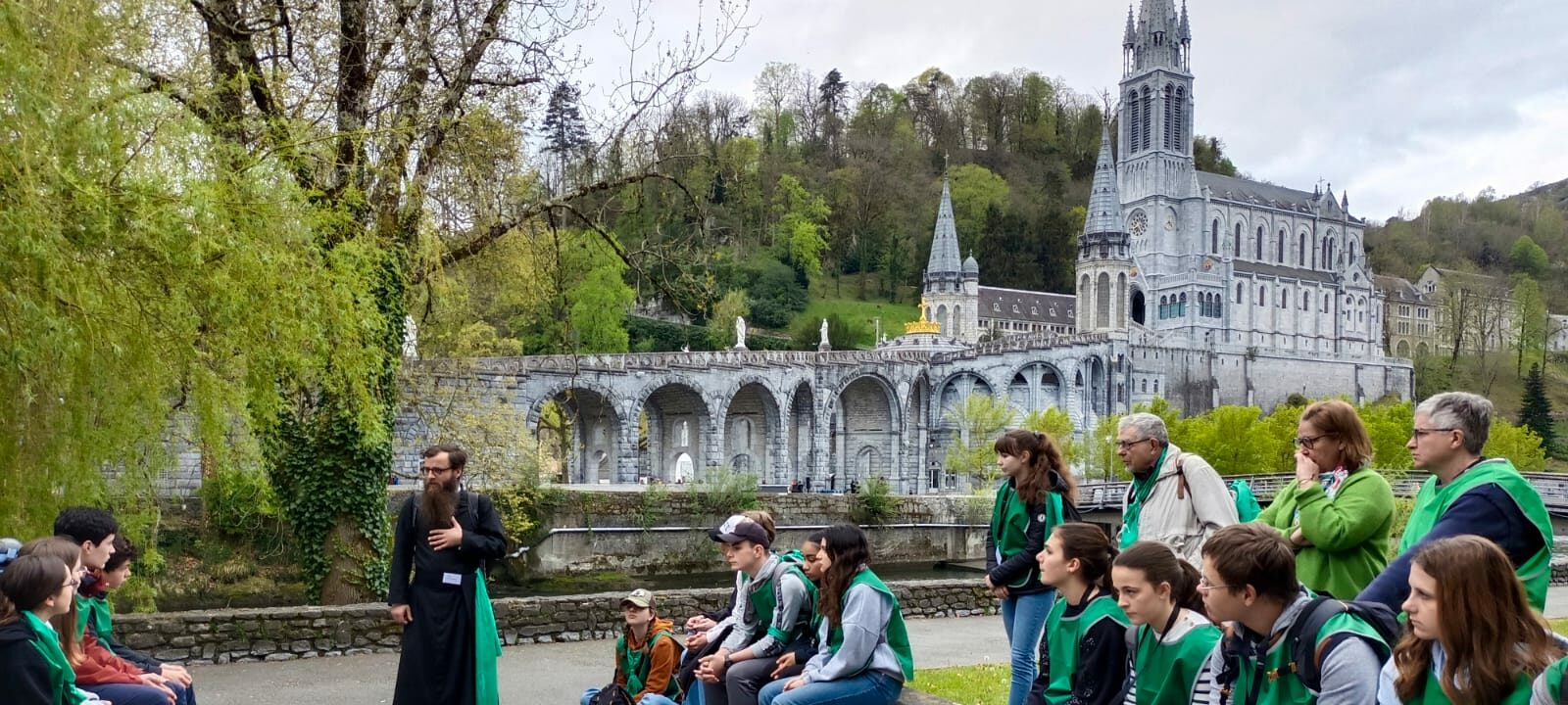 Lourdes jeunes basilique