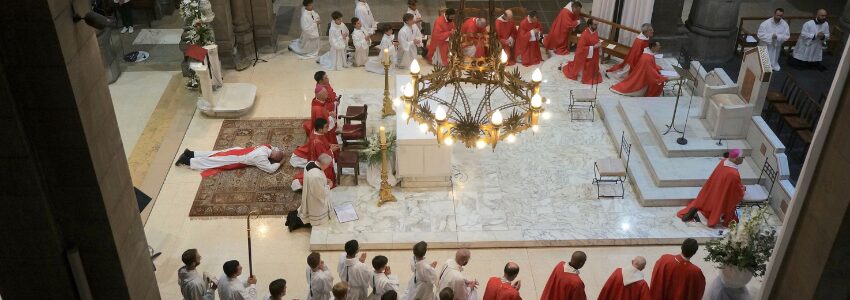 Retour en images sur l'ordination de Pierre-Étienne Duchatelet