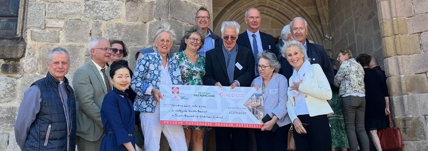 Saint-Jacques-du-Haut-Forez : un chèque pour la rénovation de la collégiale Saint-Bonnet