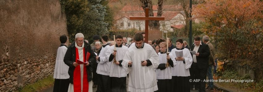 Sainte-Marie-en-Ondaine : une nouvelle croix à la grotte de Cotatay