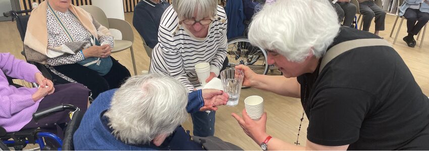Sainte-Claire-Sainte-Thérèse : le geste de l'eau à l'EHPAD