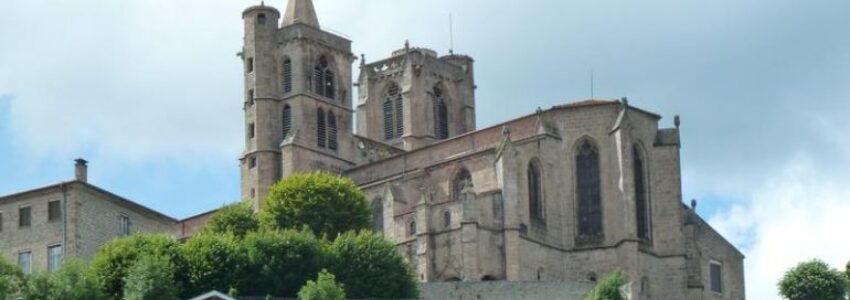 Visitez la collégiale de Saint-Bonnet-le-Château et les églises des villages voisins