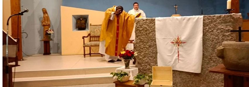 Saint-Thomas-en-Val-de-Gier : messe au rite congolais à la Grand'Croix